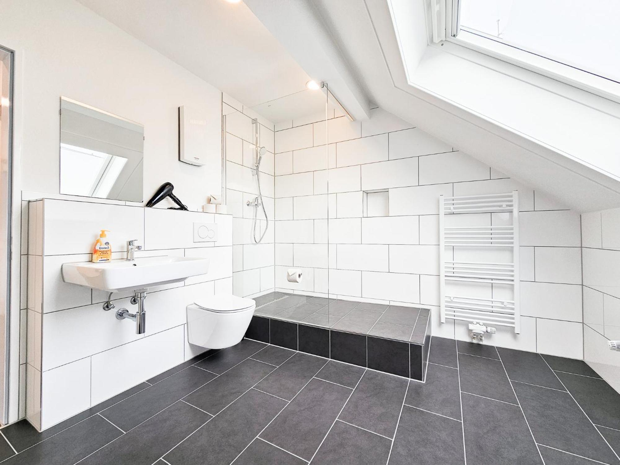 Raj Living - City Center Apartments With 5 Rooms - 10 Min Messe Dus Dusseldorf Exterior photo